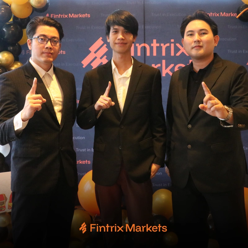 Clientes posando para una foto en «The Royal Night Hong Kong 2026» en Hong Kong